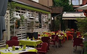 Chambres Touristiques La Cour Des Hotes